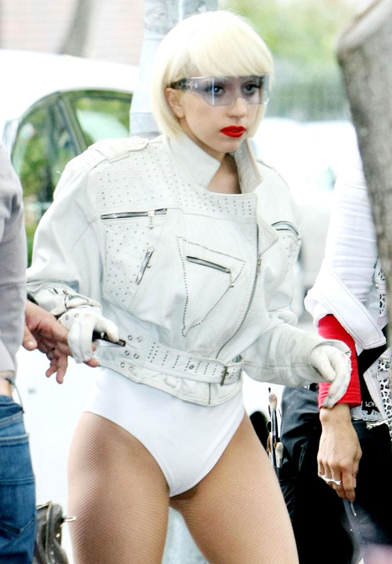 Леди Гага фото папарацци колготки видно