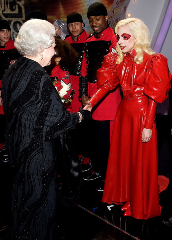 Леди Гага фото папарацци королева