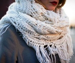 Как завязать шарф. Как носить красивые вязаные шарфы зимой.